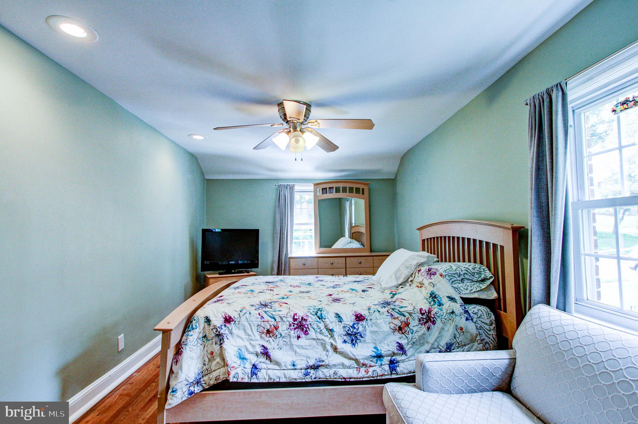 272 Friendship Road Drexel Hill, PA 19026 - Photo 29 of 37 2nd floor bedroom 3