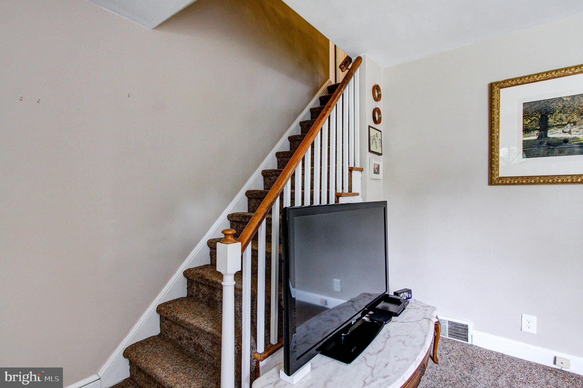 272 Friendship Road Drexel Hill, PA 19026 - Photo 6 of 37