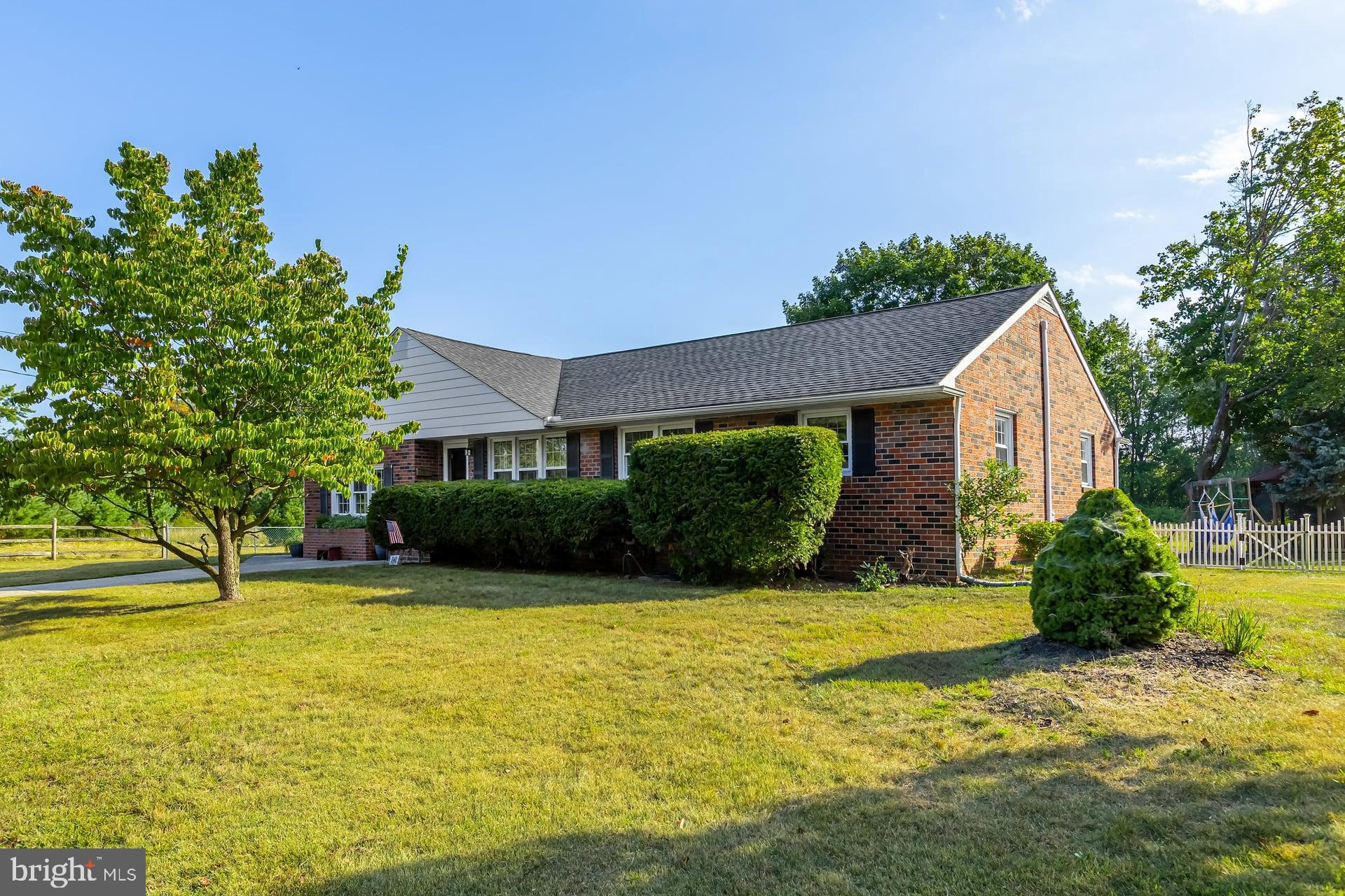 342 Democrat Road Gibbstown, NJ 08027 - Photo 3 of 20 Gallery Image 3