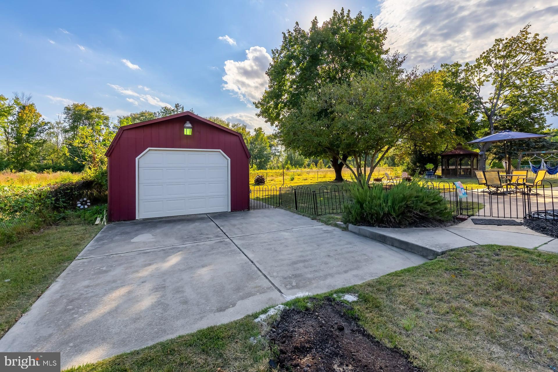 342 Democrat Road Gibbstown, NJ 08027 - Photo 4 of 20 Gallery Image 4