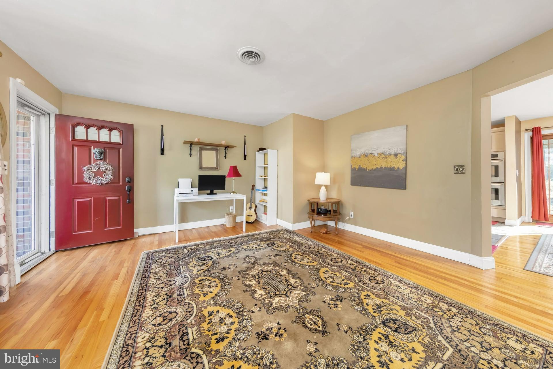 342 Democrat Road Gibbstown, NJ 08027 - Photo 5 of 20 Gallery Image 5