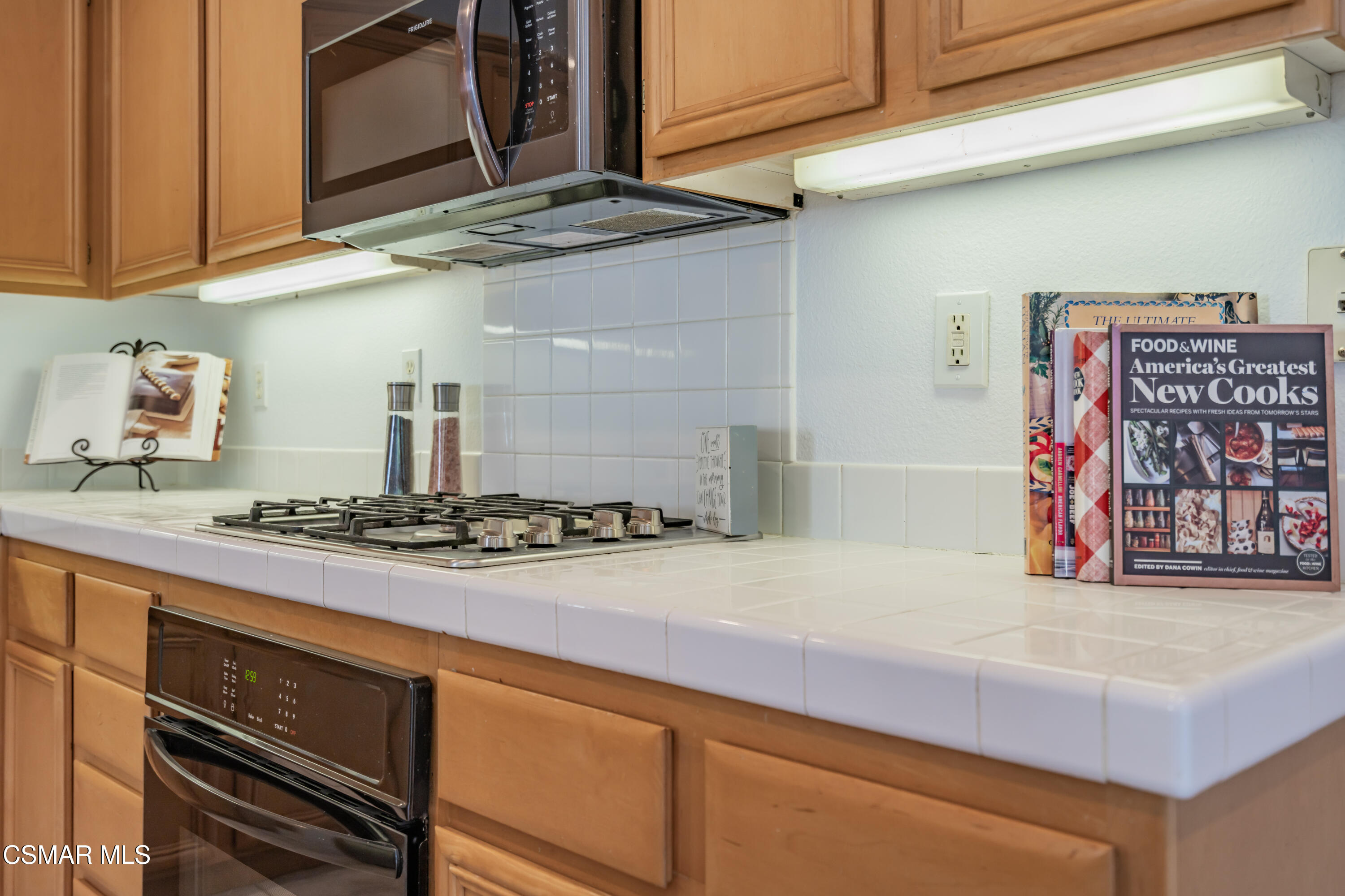 911 Red Pine Drive Simi Valley, CA 93065 - Photo 27 of 61 26-print-_CK17338