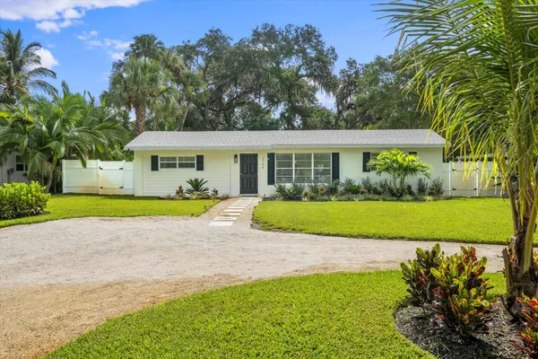 $3,200 | 2706 10th Avenue, Vero Beach, FL 32960