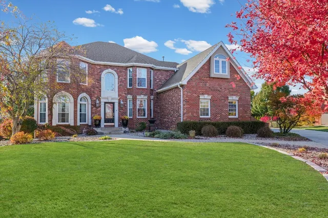 $975,000 | 1 Windsong Way, Bloomington, IL 61704