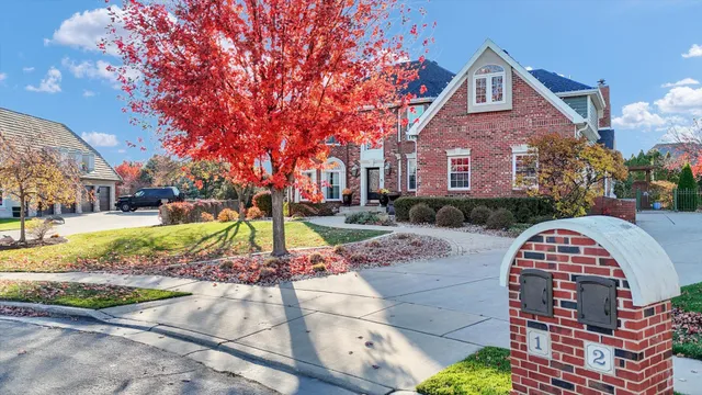 $975,000 | 1 Windsong Way, Bloomington, IL 61704