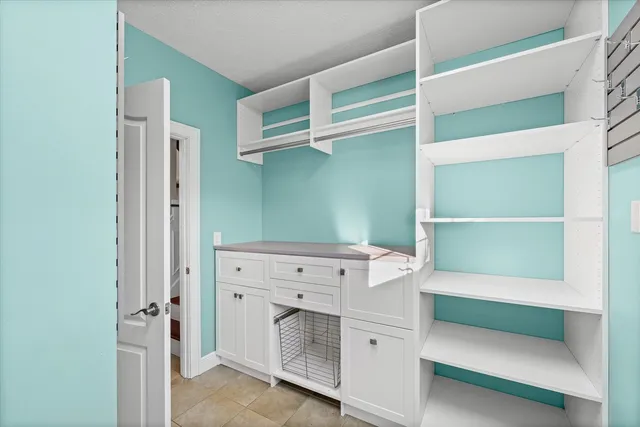 $975,000 | 1 Windsong Way, Bloomington, IL 61704