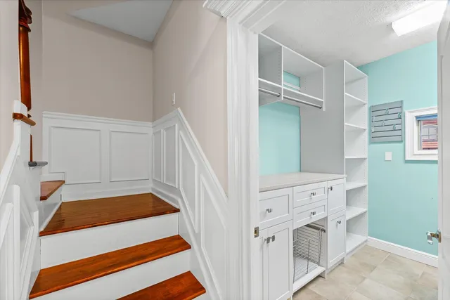 $975,000 | 1 Windsong Way, Bloomington, IL 61704