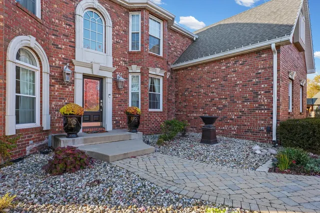 $975,000 | 1 Windsong Way, Bloomington, IL 61704