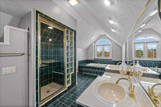 $975,000 | 1 Windsong Way, Bloomington, IL 61704