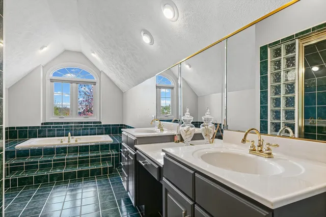 $975,000 | 1 Windsong Way, Bloomington, IL 61704