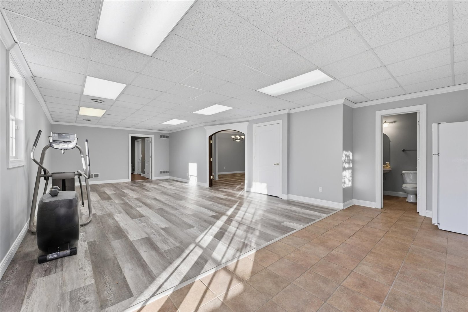 1 Windsong Way Bloomington, IL 61704 - Photo 63 of 90 a big room with closet and mirrors