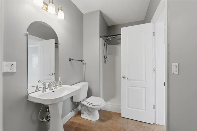 $975,000 | 1 Windsong Way, Bloomington, IL 61704