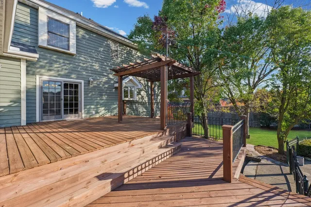 $975,000 | 1 Windsong Way, Bloomington, IL 61704