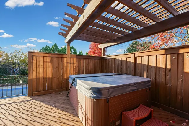 $975,000 | 1 Windsong Way, Bloomington, IL 61704