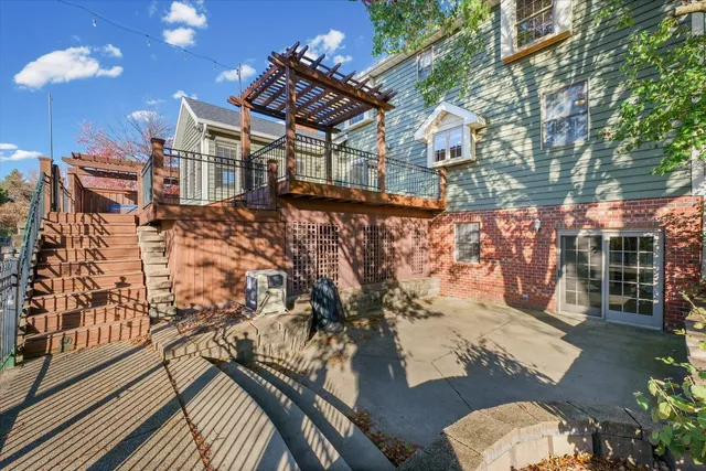 $975,000 | 1 Windsong Way, Bloomington, IL 61704