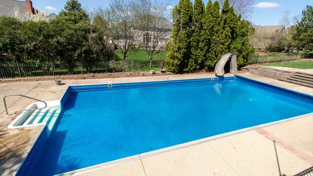 $975,000 | 1 Windsong Way, Bloomington, IL 61704