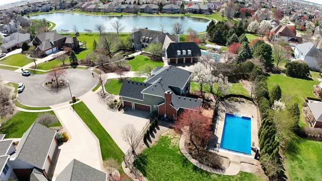 $975,000 | 1 Windsong Way, Bloomington, IL 61704