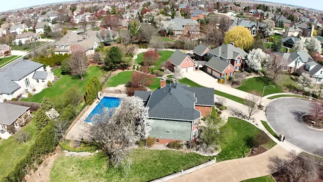 $975,000 | 1 Windsong Way, Bloomington, IL 61704