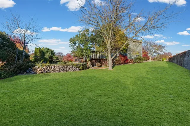 $975,000 | 1 Windsong Way, Bloomington, IL 61704