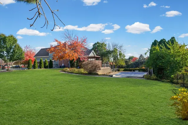 $975,000 | 1 Windsong Way, Bloomington, IL 61704