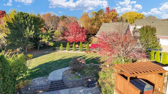 $975,000 | 1 Windsong Way, Bloomington, IL 61704