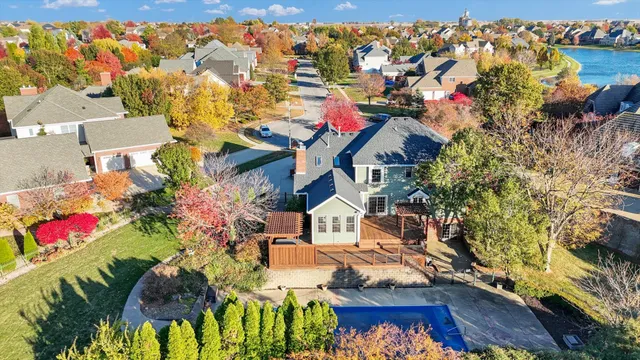 $975,000 | 1 Windsong Way, Bloomington, IL 61704