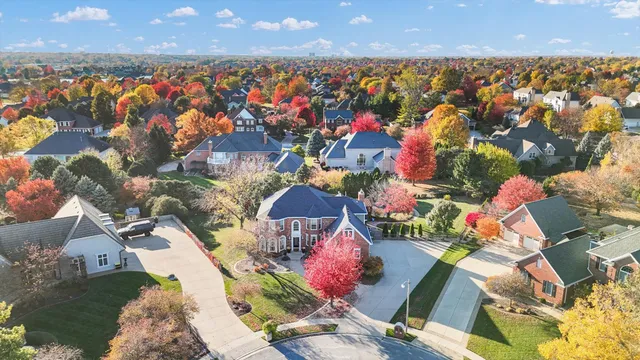 $975,000 | 1 Windsong Way, Bloomington, IL 61704