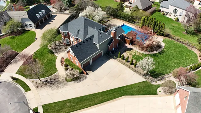 $975,000 | 1 Windsong Way, Bloomington, IL 61704