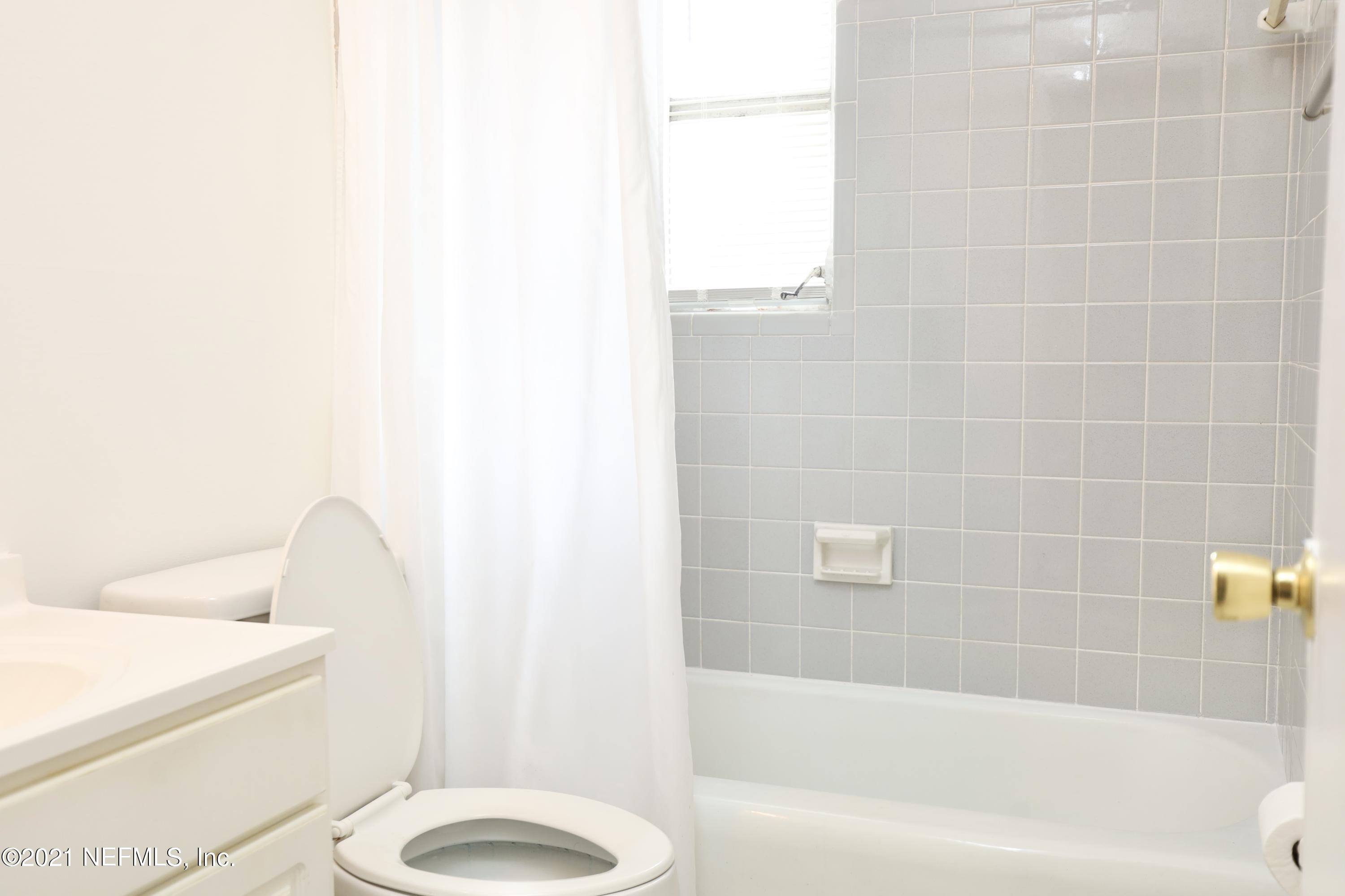 2134 Jammes Road Jacksonville, FL 32210 - Photo 16 of 24 R- Hallway Bath