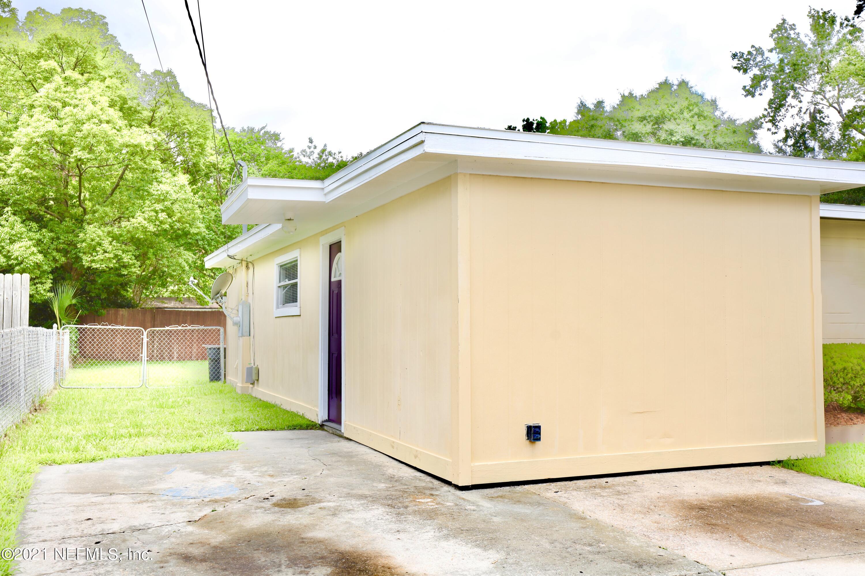 2134 Jammes Road Jacksonville, FL 32210 - Photo 24 of 24 Z- Driveway and side entrance