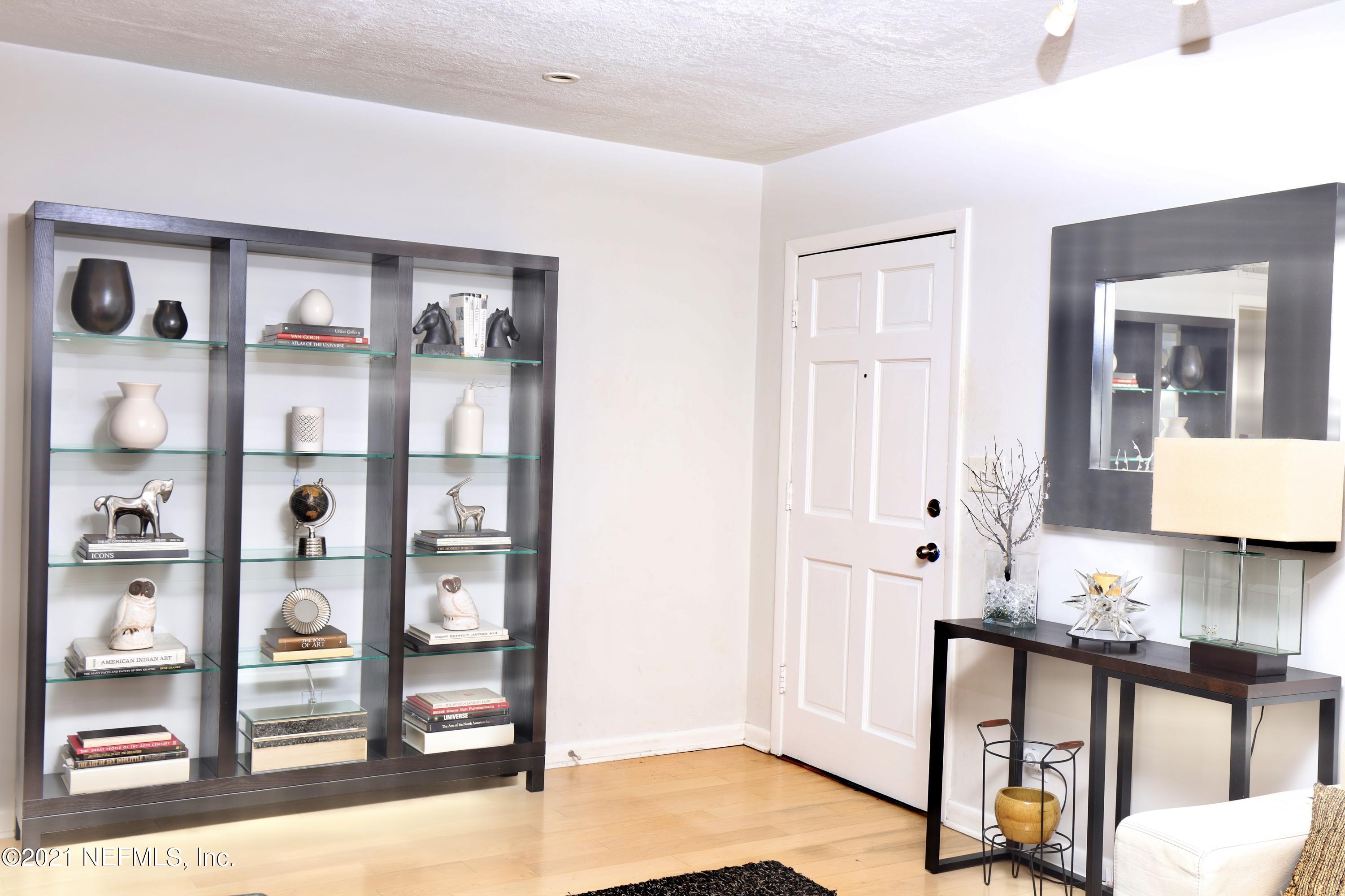 2134 Jammes Road Jacksonville, FL 32210 - Photo 4 of 24 F- inside entry