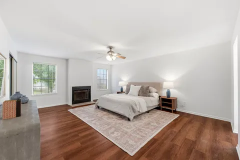 $179,000 | 9850 Pagewood Lane, Unit 1009, Houston, TX 77063