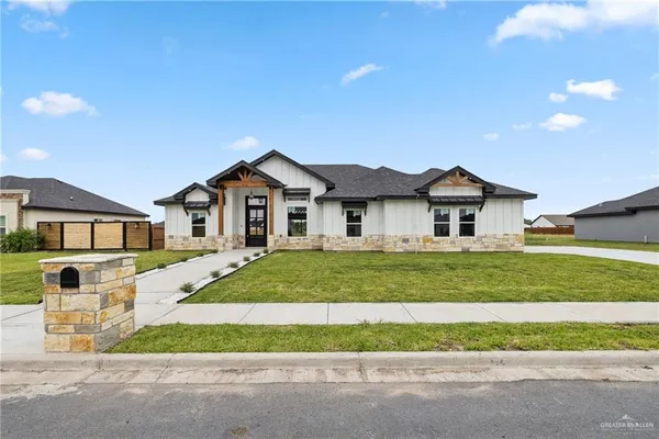 $399,999 | 2802 Stone Oak Drive, Weslaco, TX 78599