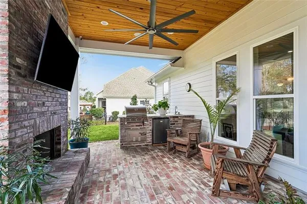 $650,000 | 305 Steeplechase Drive, Abita Springs, LA 70420