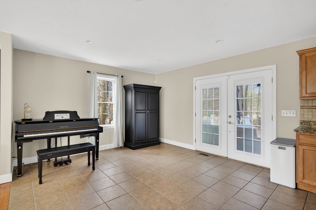 715 County Road Rochester, MA 02770 - Photo 16 of 42