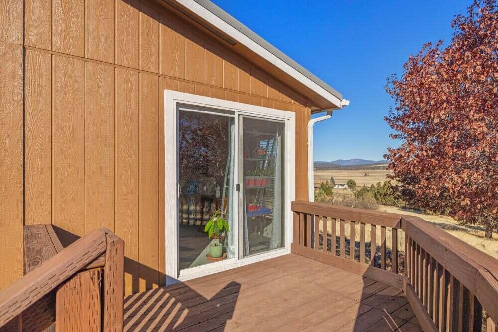 17550 South Poe Valley Road Klamath Falls, OR 97603 - Photo 23 of 59