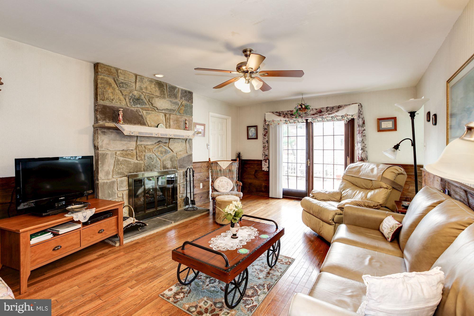 22 Stonegate Drive Silver Spring, MD 20905 - Photo 15 of 30 Family Room