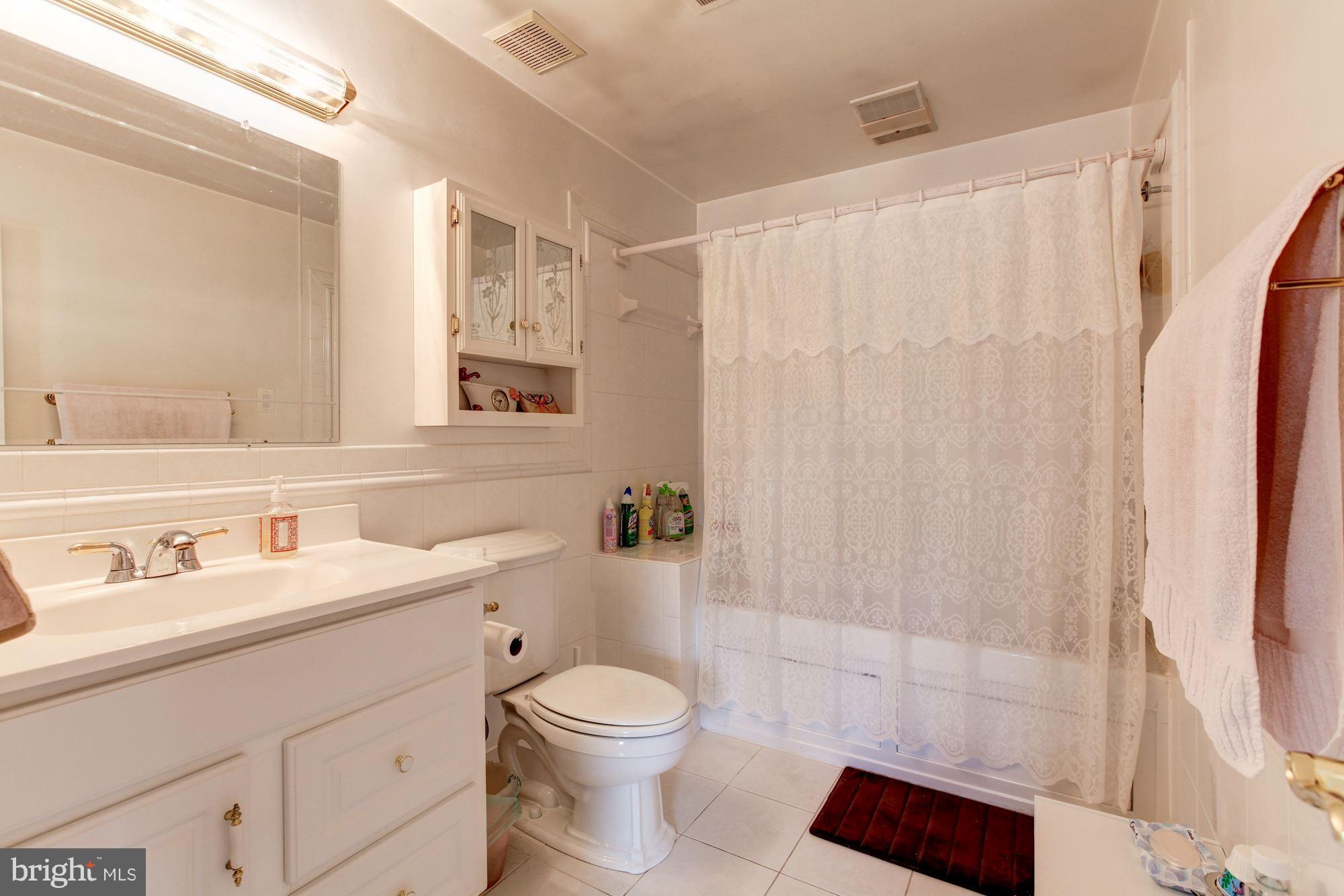 22 Stonegate Drive Silver Spring, MD 20905 - Photo 18 of 30 Bath (Master)