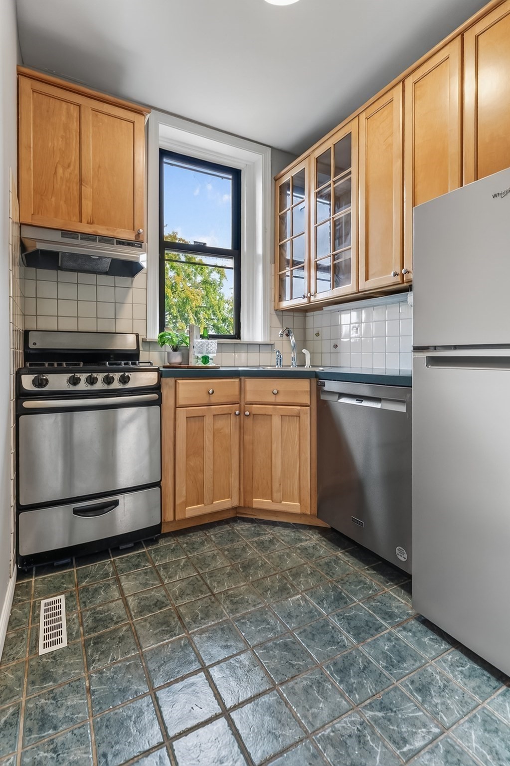 33 Bay State Road, Unit 2 Boston, MA 02215 - Photo 10 of 33 Gallery Image 10