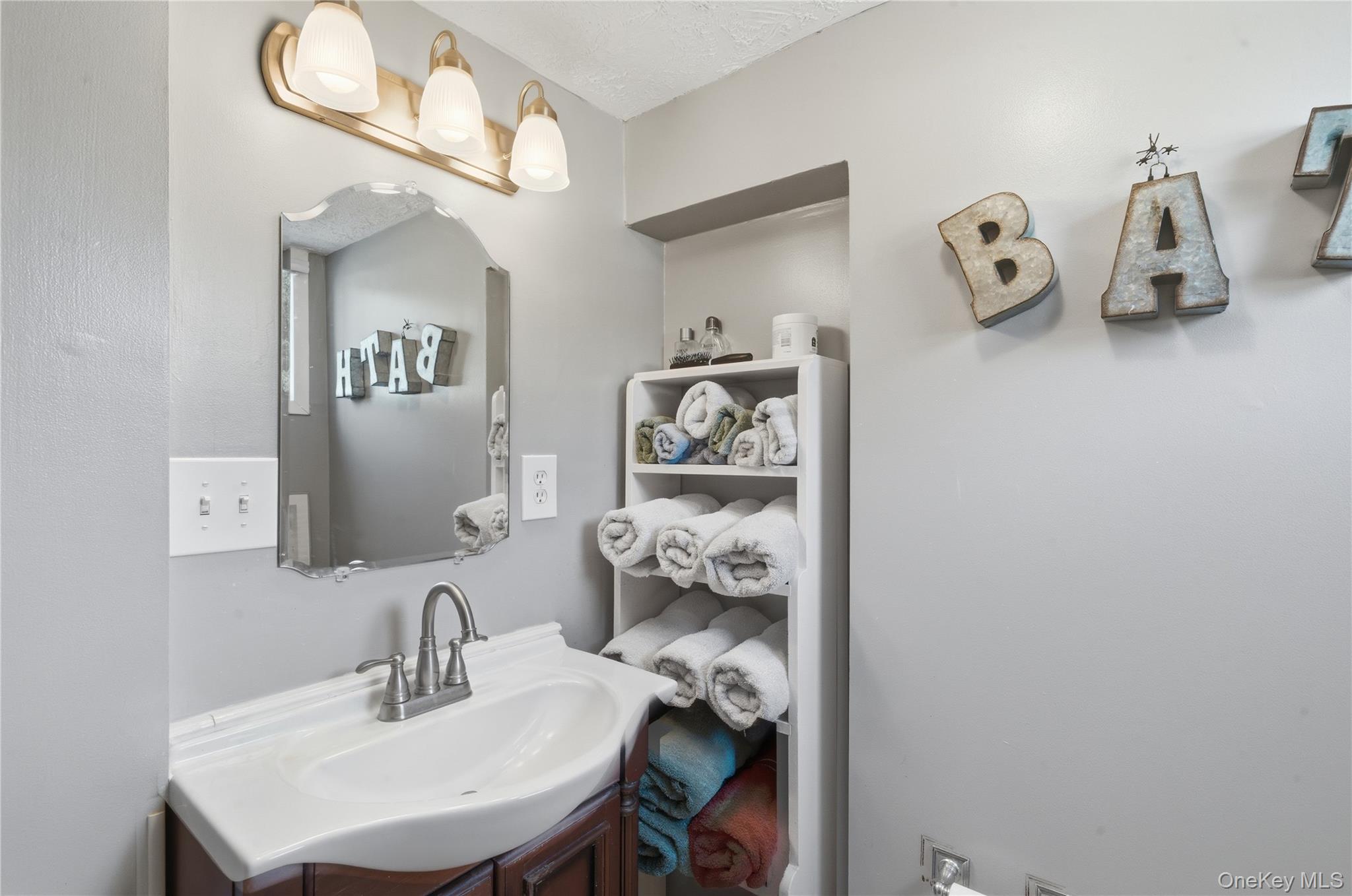 50 Amsterdam Road Smithtown, NY 11787 - Photo 29 of 42