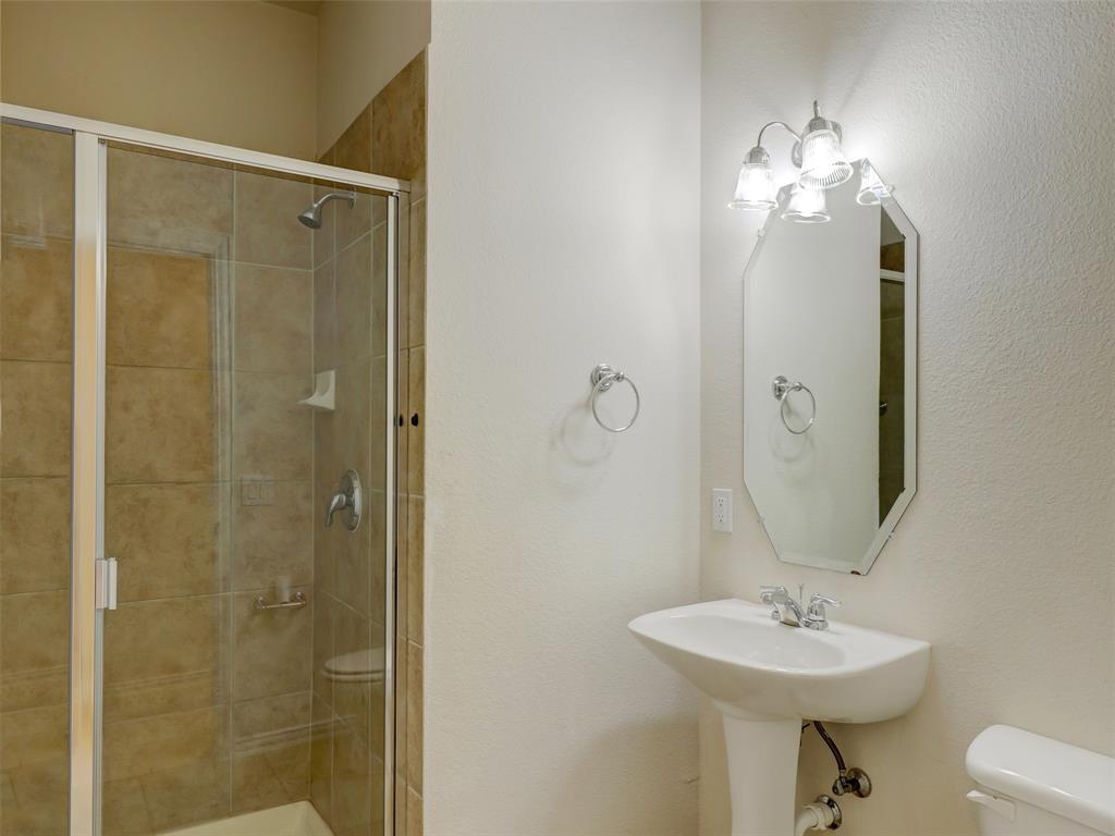 1041 Crystal Lake Drive Frisco, TX 75036 - Photo 23 of 40