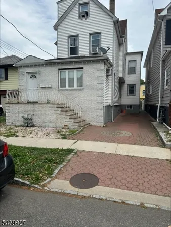 $2,850 | 223 Sheridan Avenue, Unit 1, Roselle Park, NJ 07204