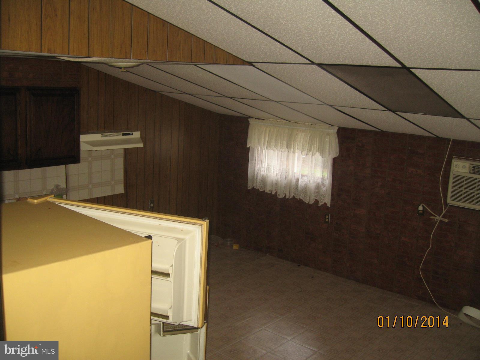 1518 Leslie Road Baltimore, MD 21222 - Photo 6 of 13 a utility room with dryer and washer