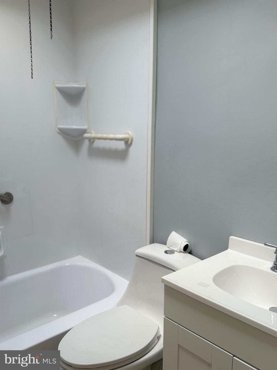249 Glendale Road Upper Darby, PA 19082 - Photo 10 of 25