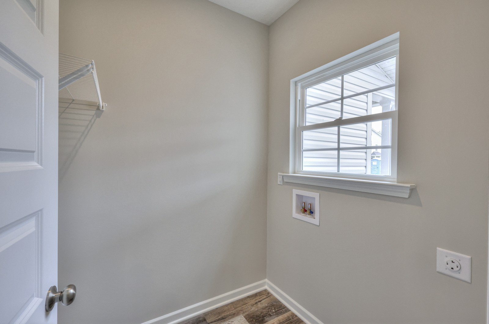 113 Creek Wood Road Manchester, TN 37355 - Photo 7 of 37 an empty room with windows