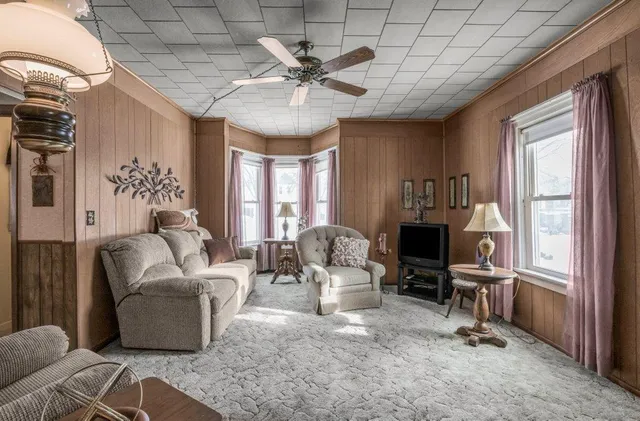 $84,900 | 130 6th Street, Bird Island, MN 55310