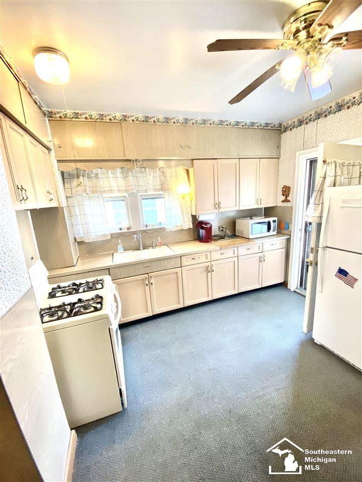 87 Walnut Street River Rouge, MI 48218 - Photo 14 of 61 50039164-13.JPG