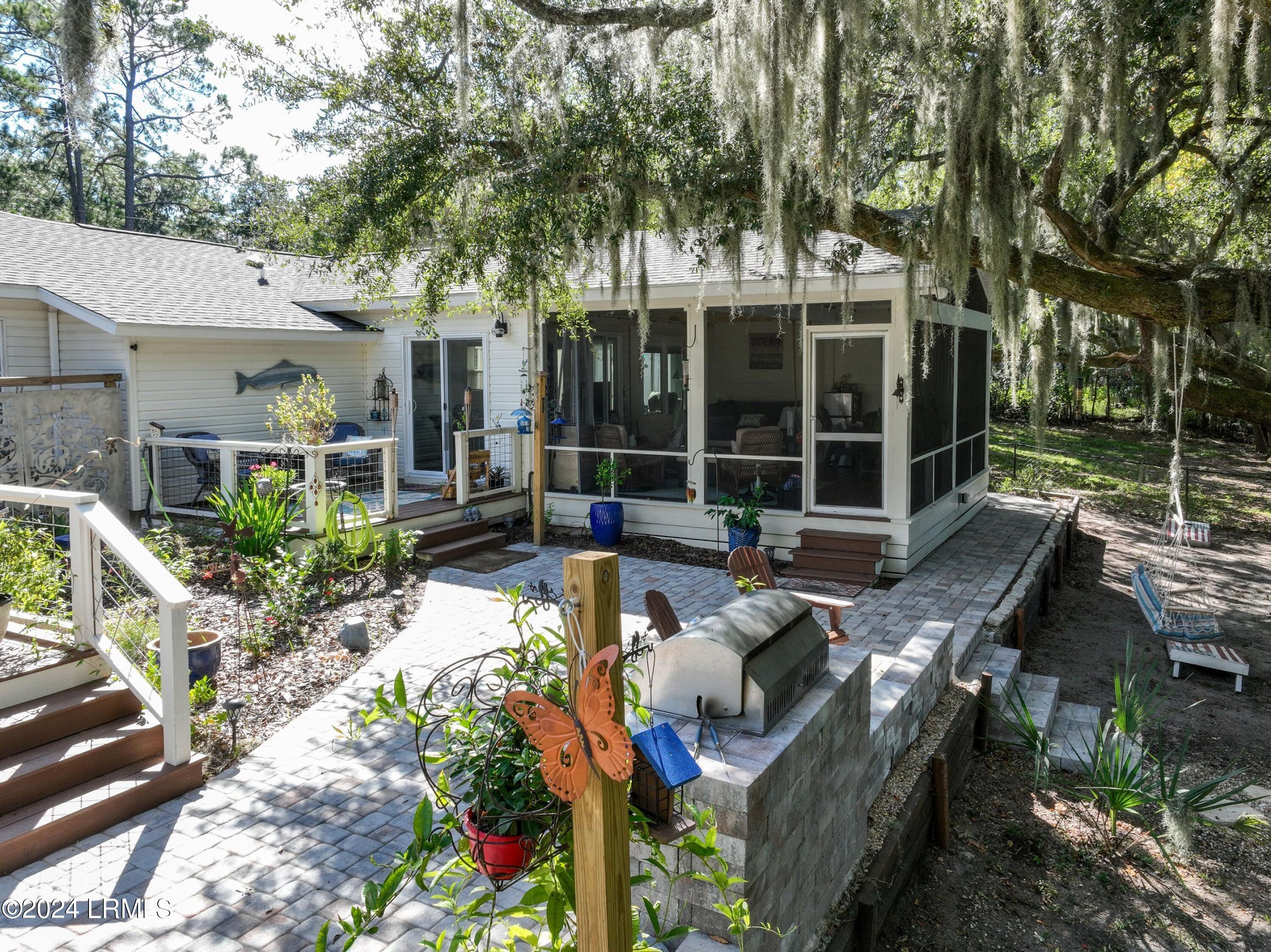 1504 Sycamore Street Beaufort, SC 29902 - Photo 14 of 54 dji_fly_20241003_110822_32_1727968221366