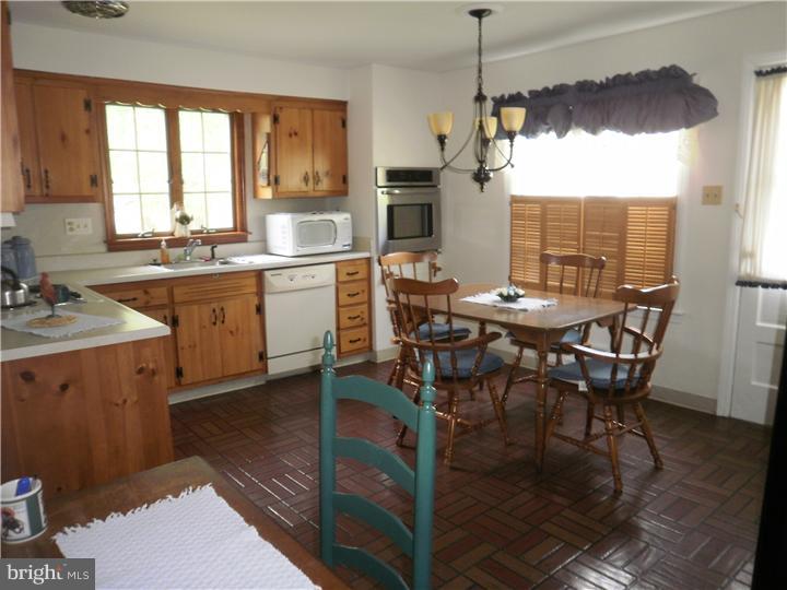 518 Covered Bridge Road Cherry Hill, NJ 08034 - Photo 11 of 25 Kitchen