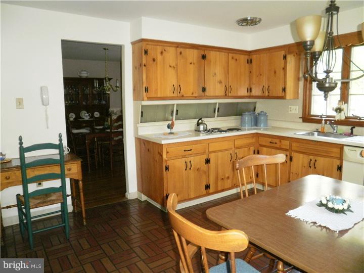 518 Covered Bridge Road Cherry Hill, NJ 08034 - Photo 12 of 25 Kitchen